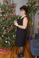 Paula Kracker is having a party after her husband died.