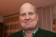 Alois Huber, Großbauer und Bürgermeister unserer kleinen glücklichen Gemeinde, frisch verheiratet und sooo verliebt!