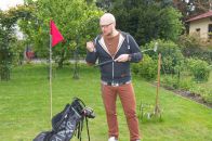 Knows how to play golf - on paper.